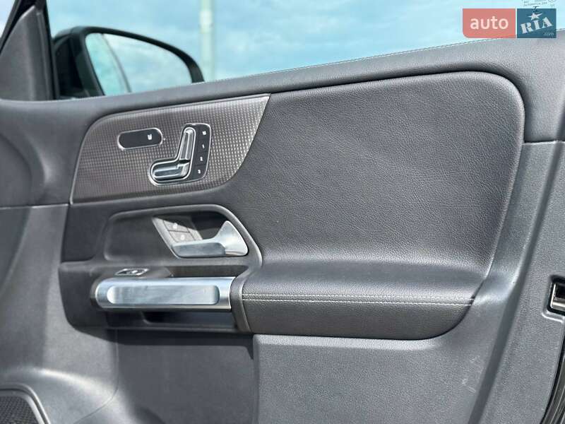 Внедорожник / Кроссовер Mercedes-Benz GLB-Class 2022 в Киеве