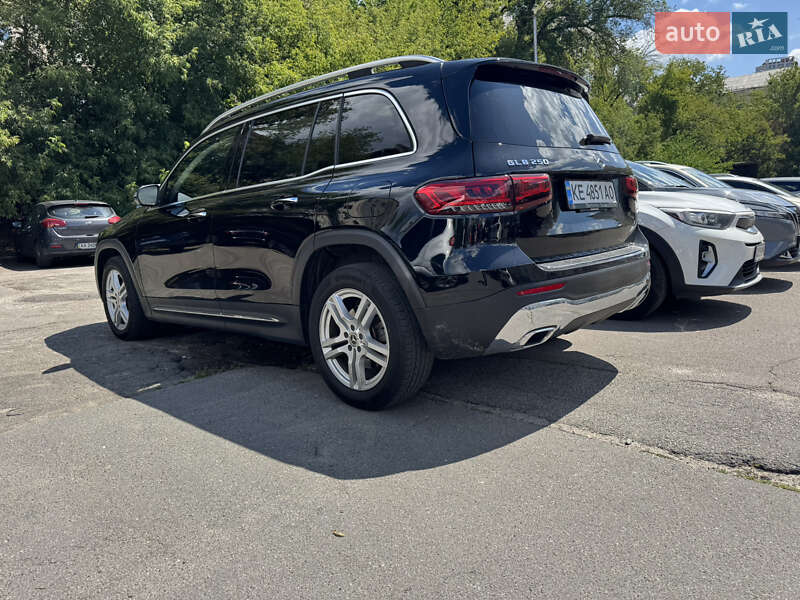 Позашляховик / Кросовер Mercedes-Benz GLB-Class 2020 в 