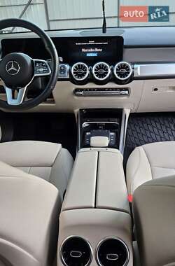 Позашляховик / Кросовер Mercedes-Benz GLB-Class 2022 в 