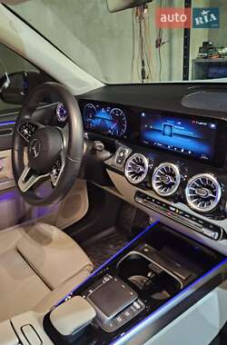 Позашляховик / Кросовер Mercedes-Benz GLB-Class 2022 в 