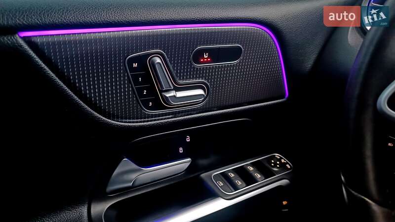 Внедорожник / Кроссовер Mercedes-Benz GLB-Class 2019 в Киеве