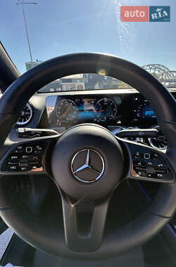 Позашляховик / Кросовер Mercedes-Benz GLB-Class 2022 в 
