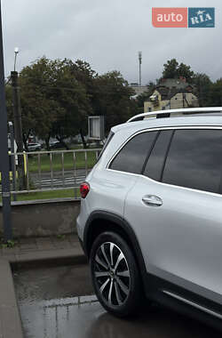 Позашляховик / Кросовер Mercedes-Benz GLB-Class 2020 в 