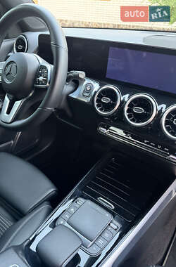 Внедорожник / Кроссовер Mercedes-Benz GLB-Class 2022 в 