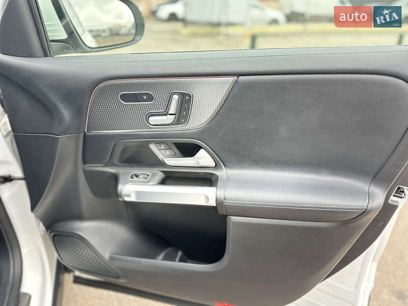 Внедорожник / Кроссовер Mercedes-Benz GLB-Class 2020 в Киеве фото 33 Внедорожник / Кроссовер Mercedes-Benz GLB-Class 2020 в Киеве