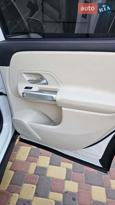 Внедорожник / Кроссовер Mercedes-Benz GLB-Class 2022 в Киеве фото 22 Внедорожник / Кроссовер Mercedes-Benz GLB-Class 2022 в Киеве