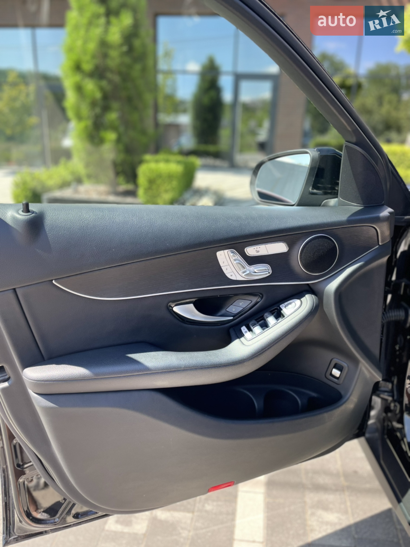 2020 Mercedes-Benz GLC - мініатюра 38