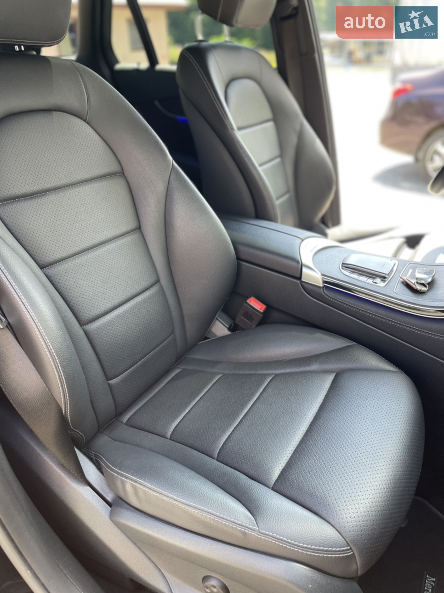 2020 Mercedes-Benz GLC - мініатюра 47