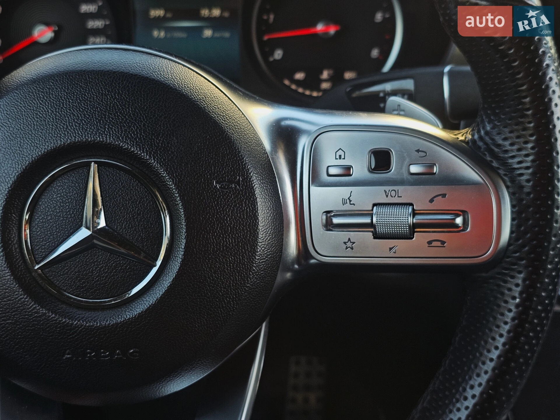2019 Mercedes-Benz GLC - мініатюра 27