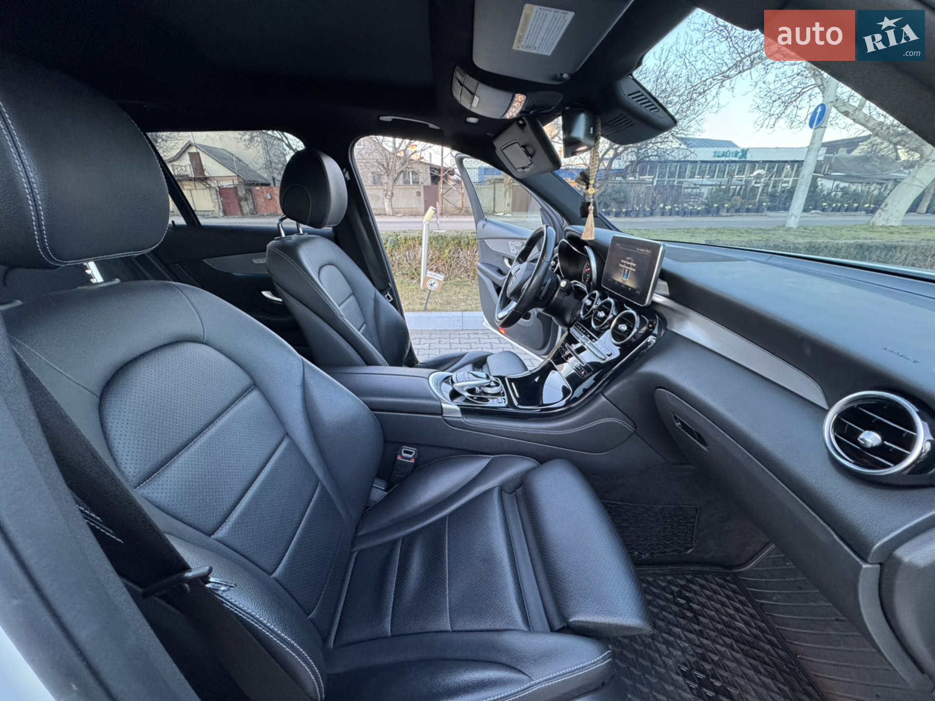 2016 Mercedes-Benz GLC - мініатюра 35