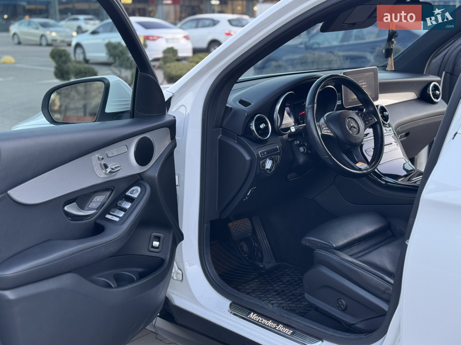 2016 Mercedes-Benz GLC - мініатюра 45