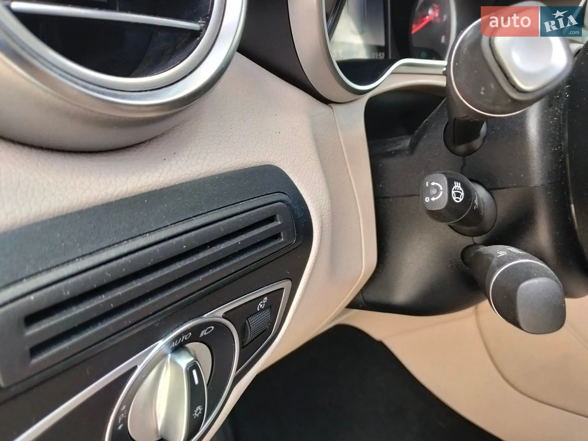 2019 Mercedes-Benz GLC - мініатюра 26