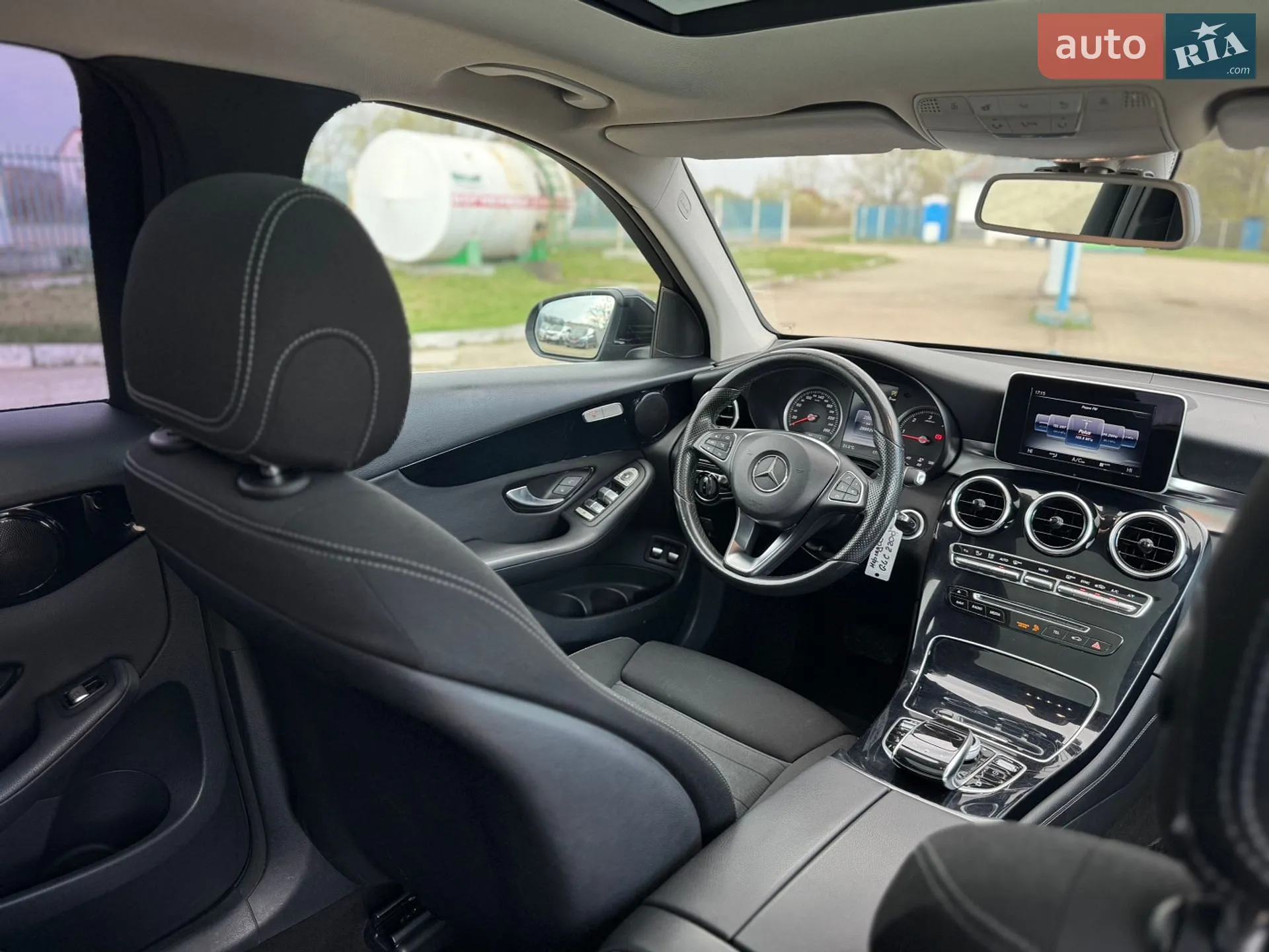 2016 Mercedes-Benz GLC - мініатюра 63