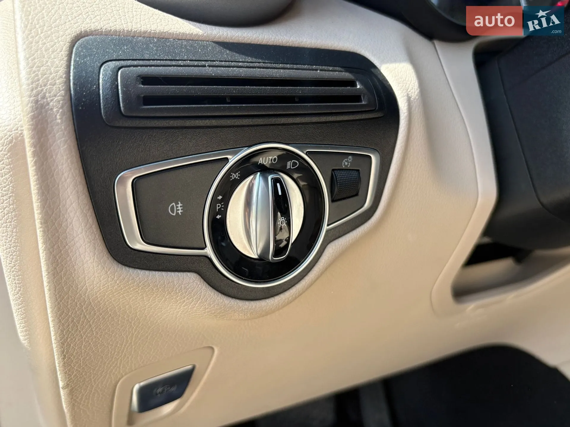 2016 Mercedes-Benz GLC - мініатюра 28