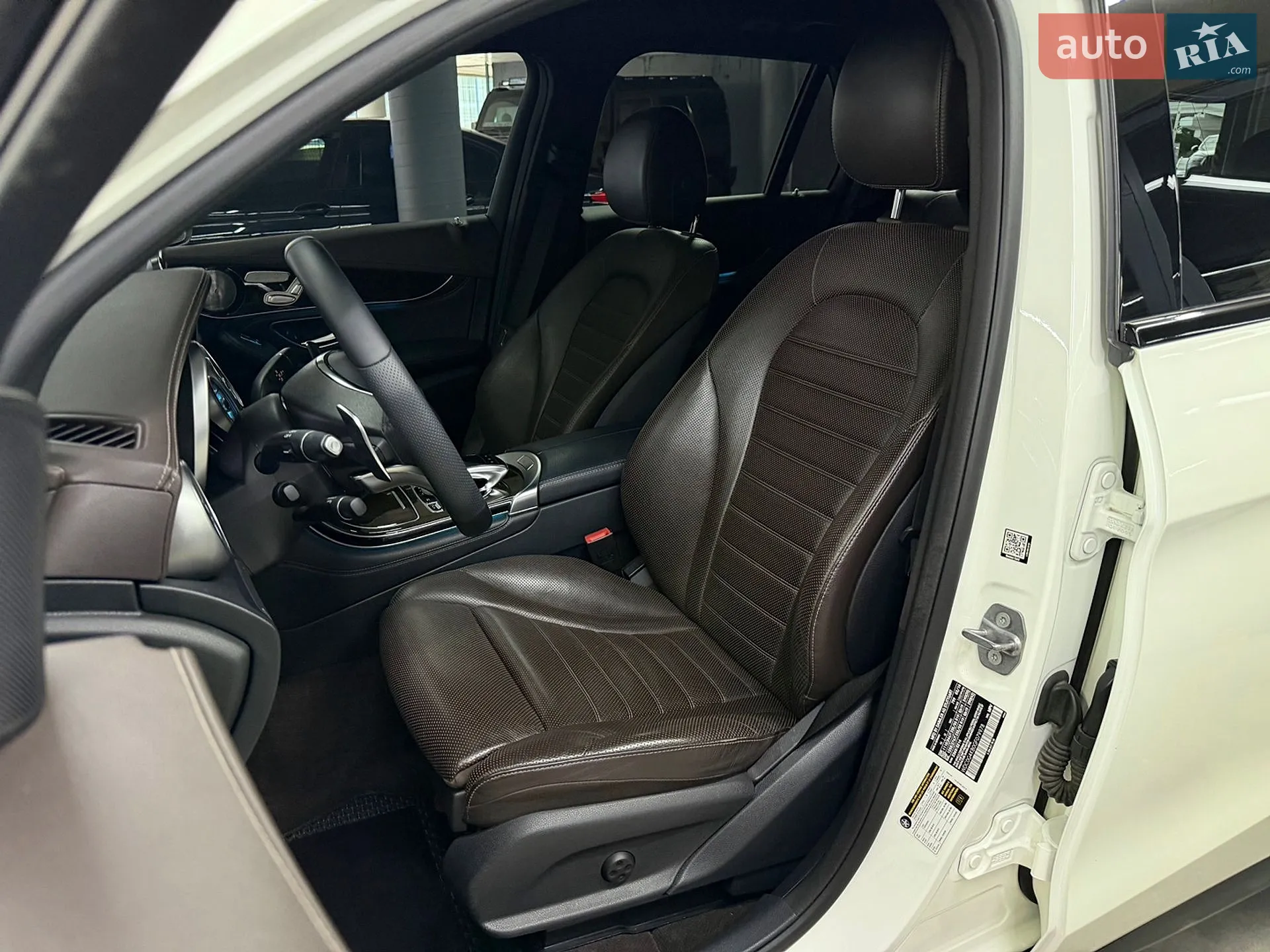 2016 Mercedes-Benz GLC - мініатюра 22