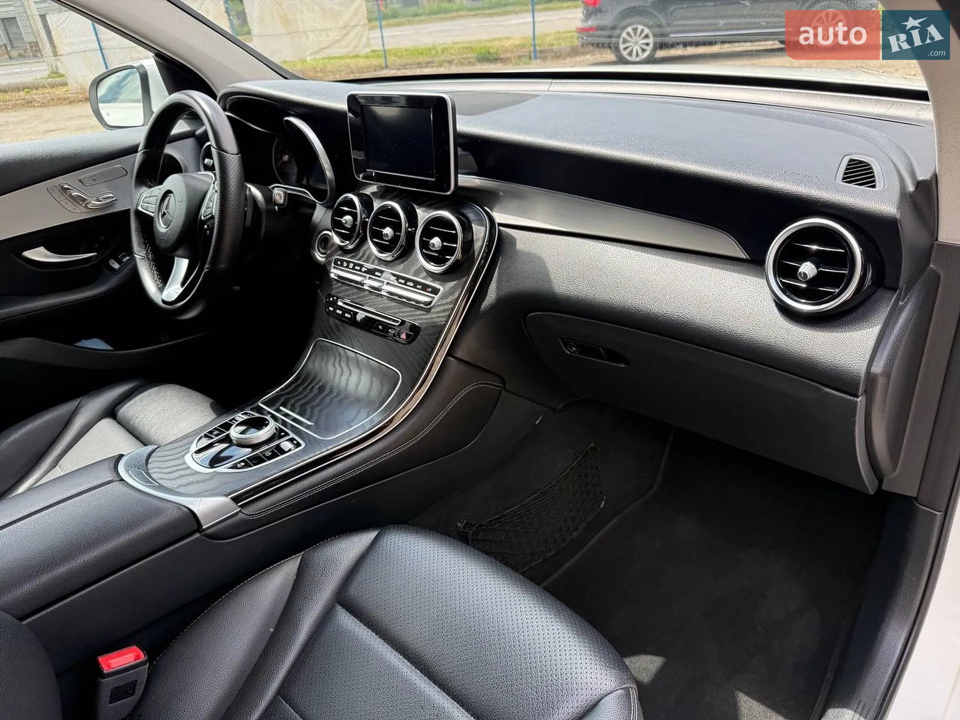2018 Mercedes-Benz GLC - мініатюра 24