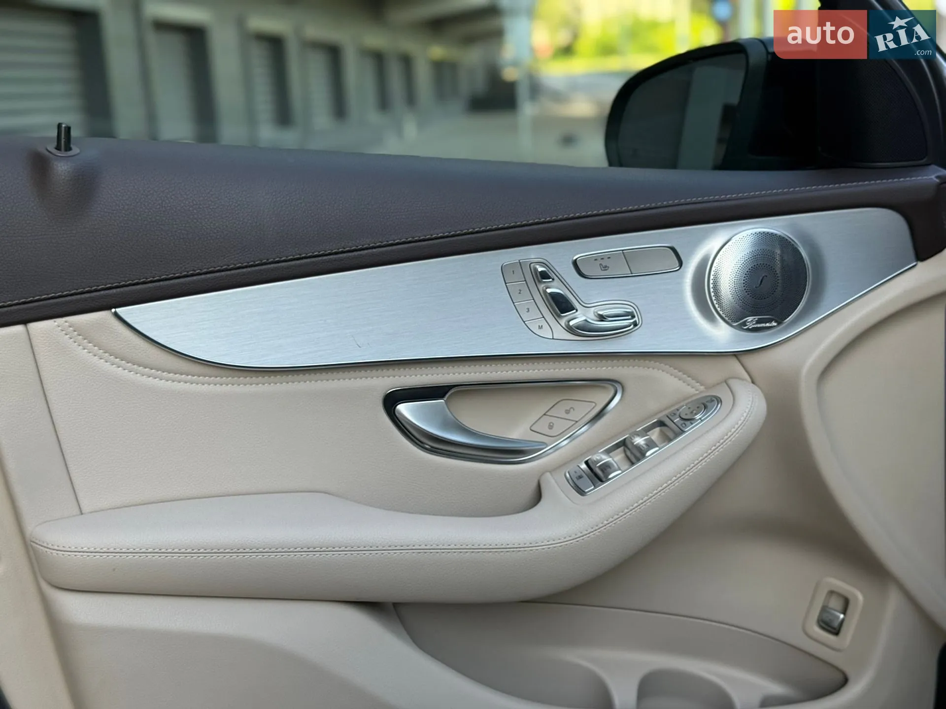 2016 Mercedes-Benz GLC - мініатюра 36