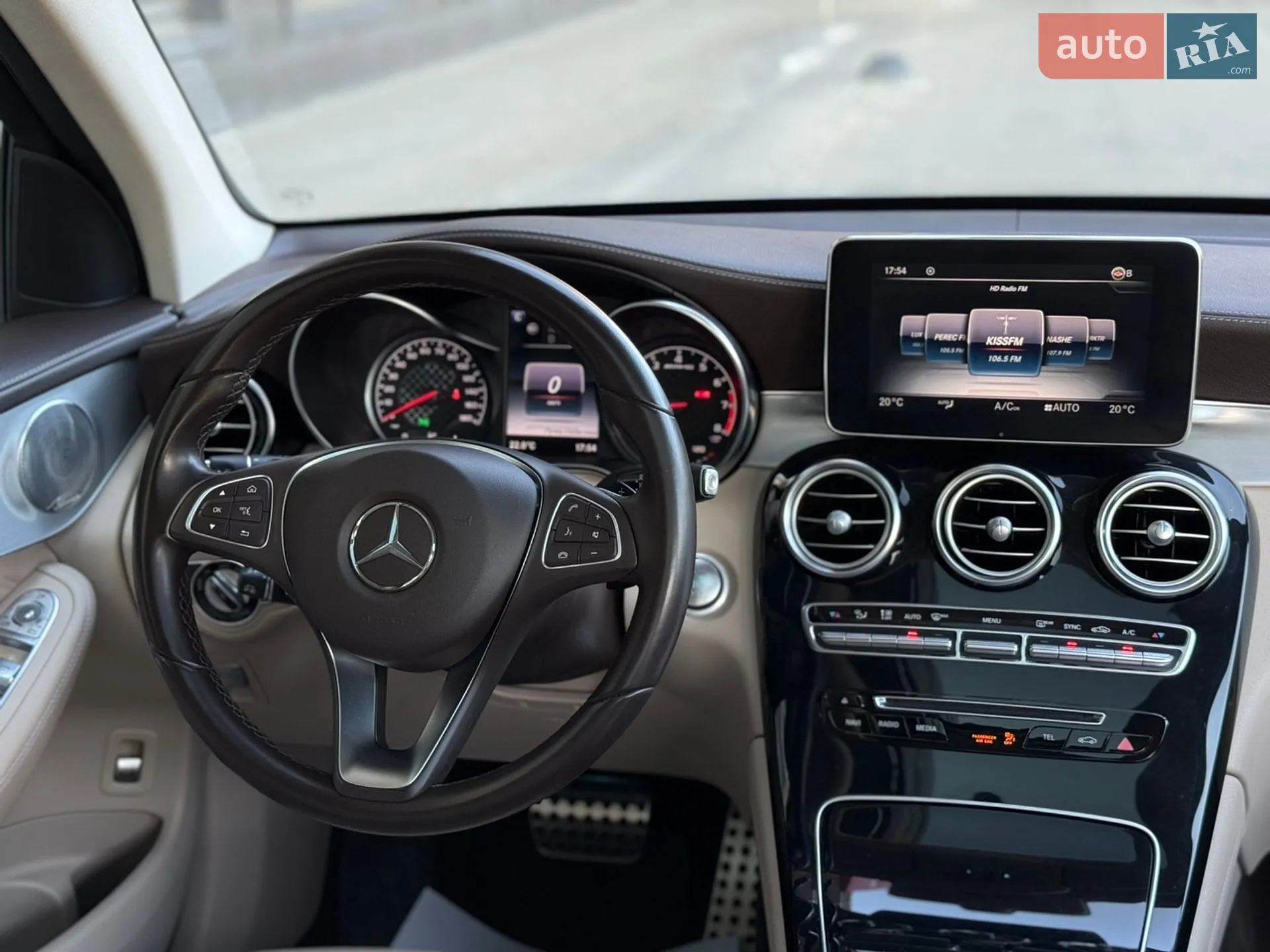 2016 Mercedes-Benz GLC - мініатюра 38