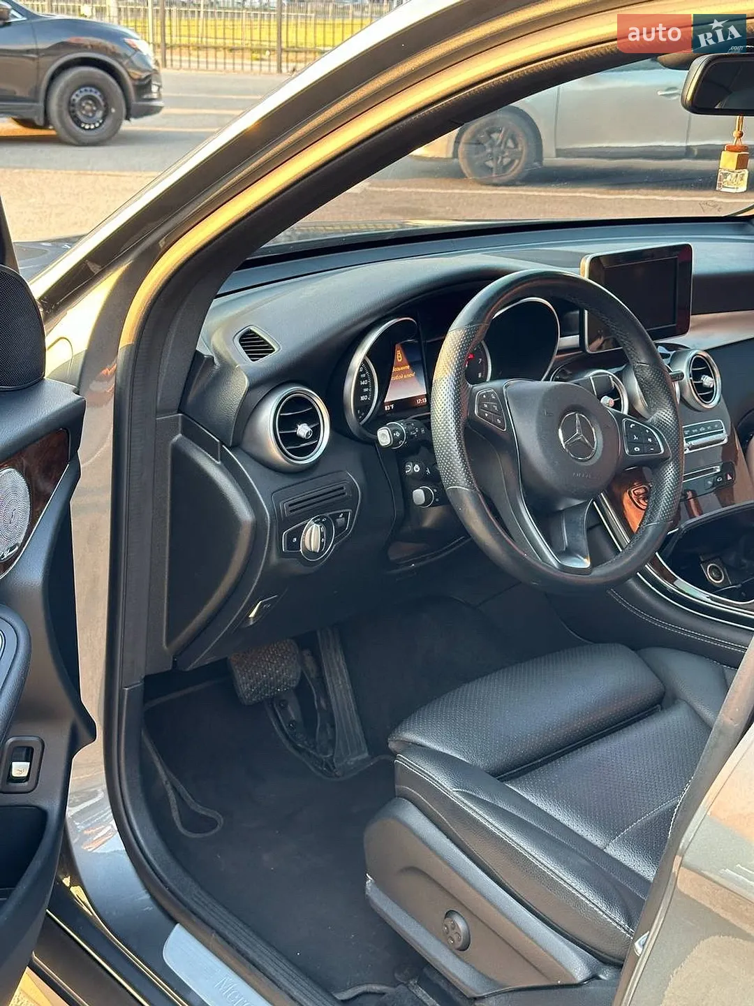 Mercedes-Benz GLC-Class 2019 VIN WDC0G4KB1KF594741 фото оголошення 10 з 15