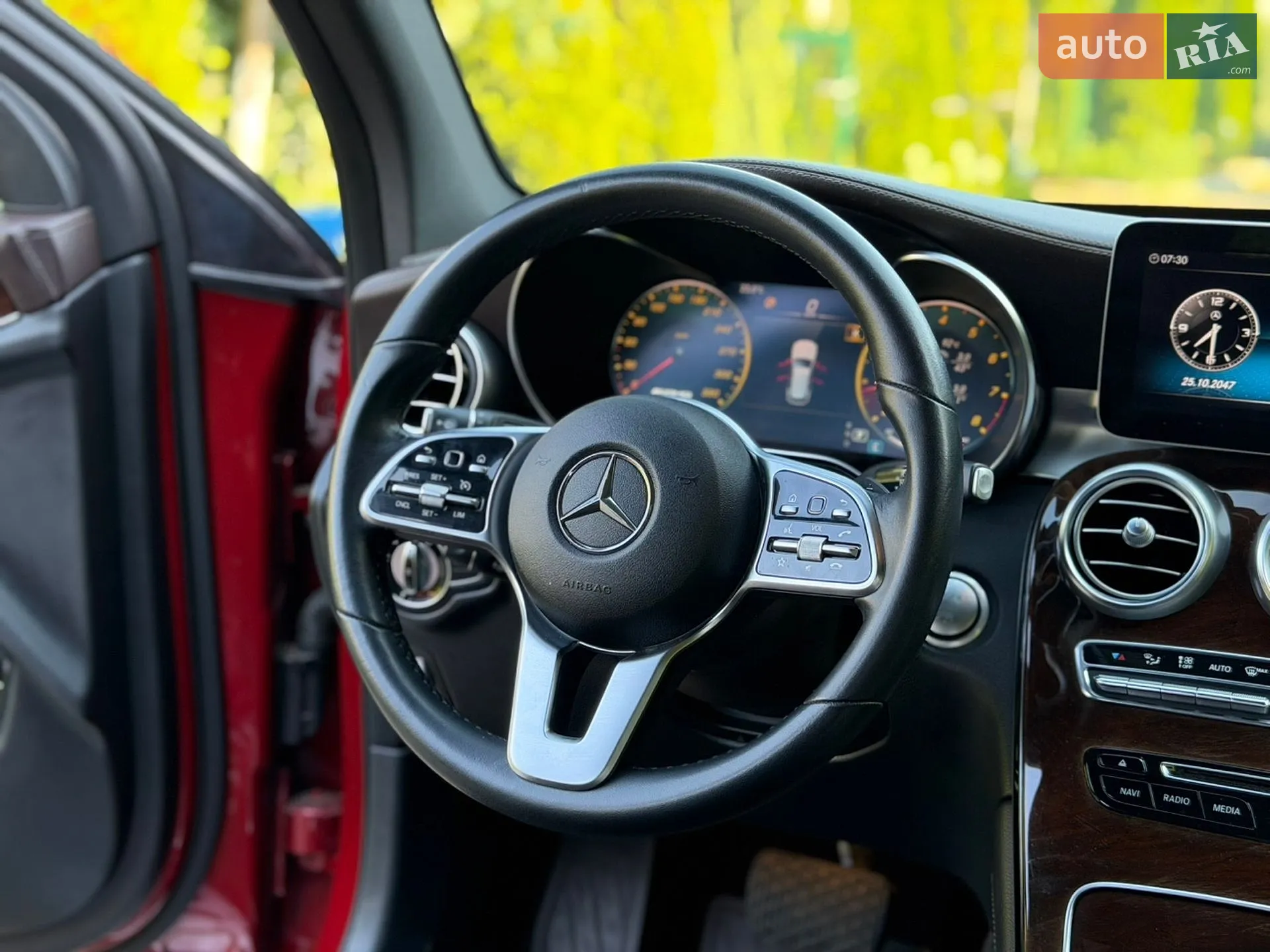 2016 Mercedes-Benz GLC - мініатюра 36