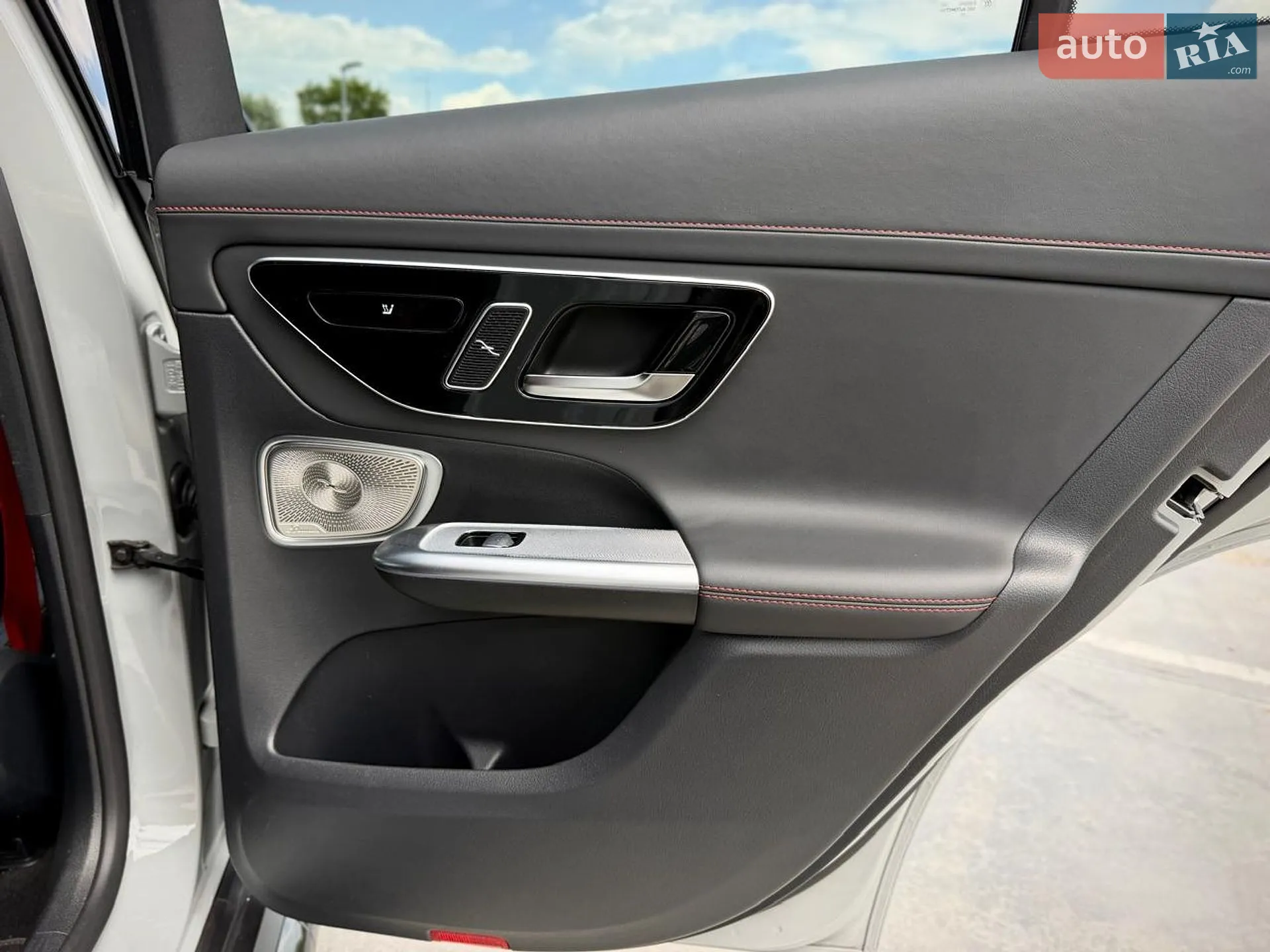 2025 Mercedes-Benz GLC - мініатюра 35