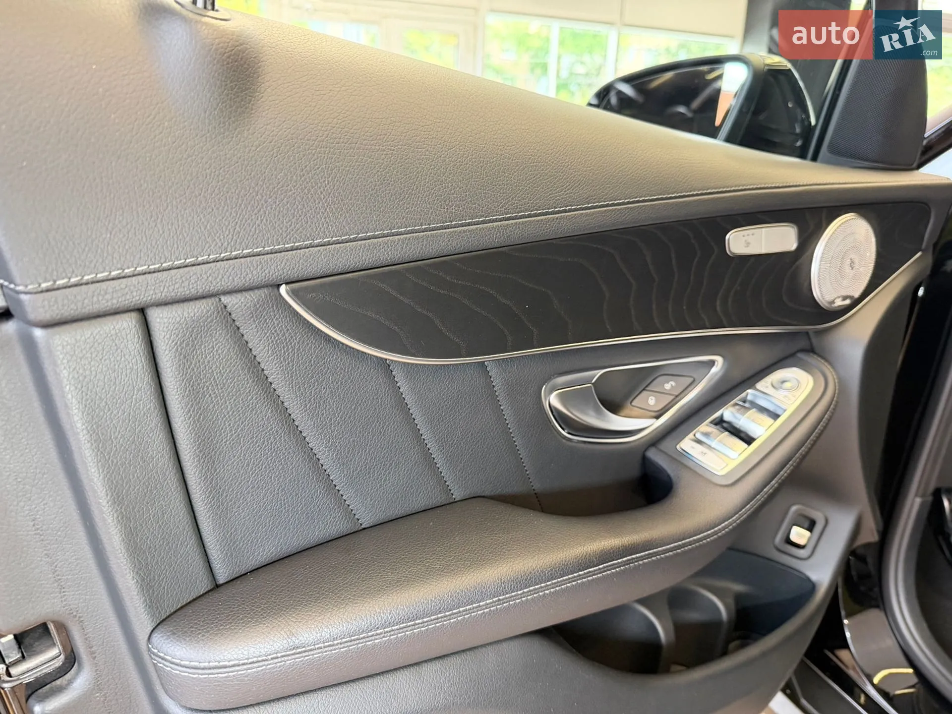 2017 Mercedes-Benz GLC - мініатюра 16
