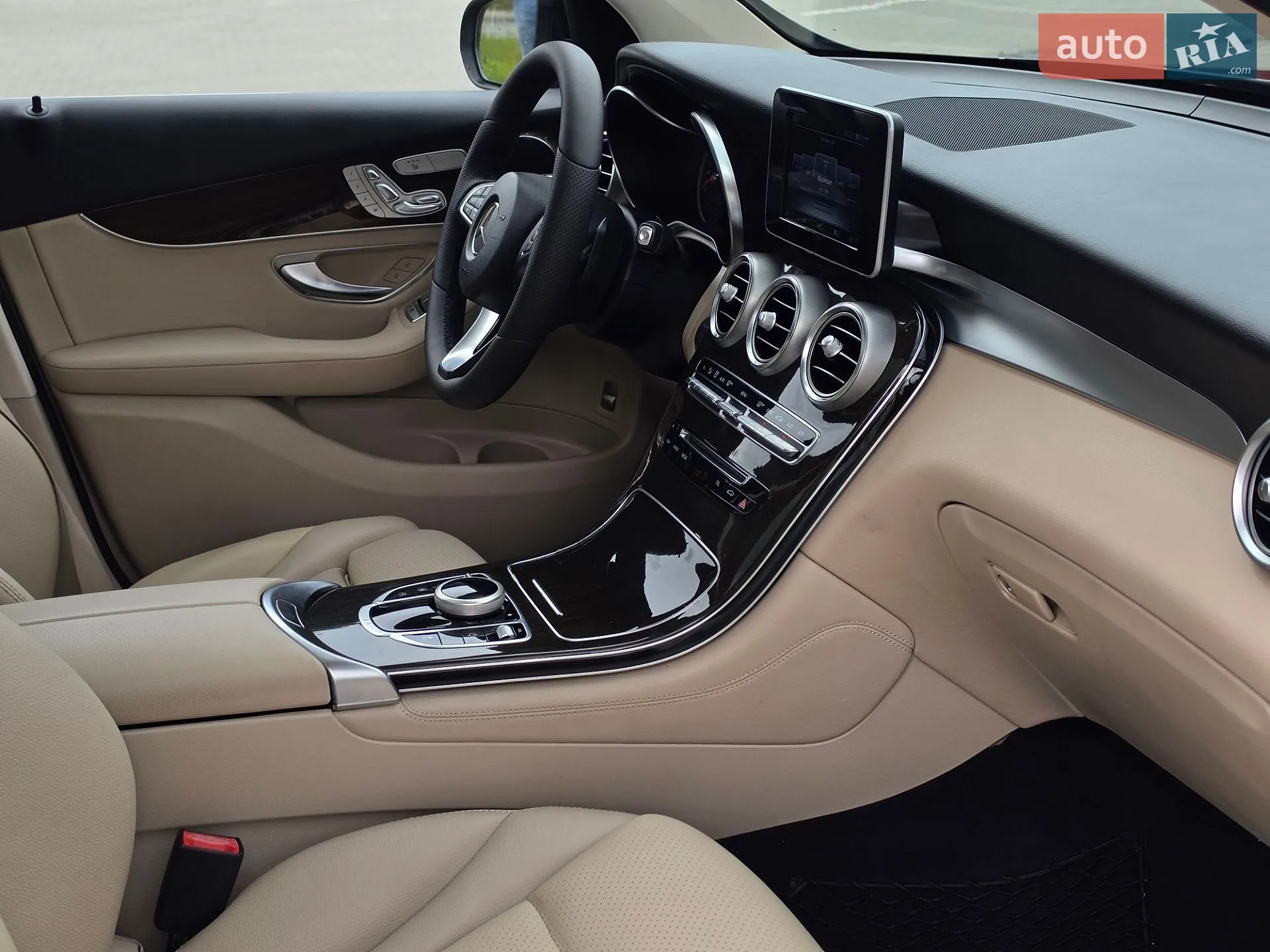 2016 Mercedes-Benz GLC - мініатюра 30