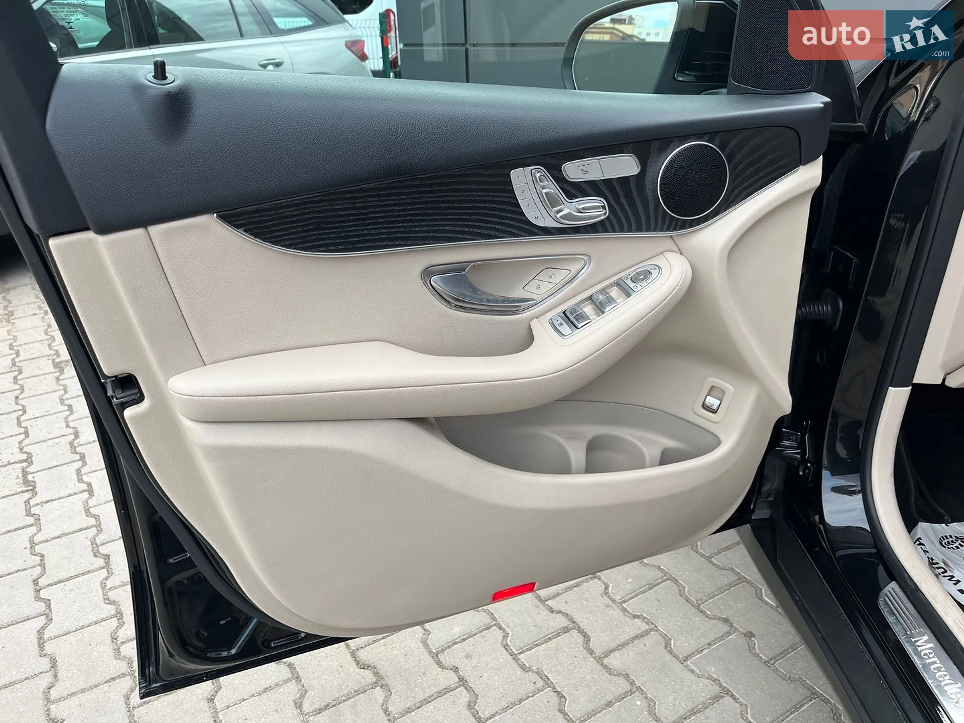 2017 Mercedes-Benz GLC - мініатюра 18
