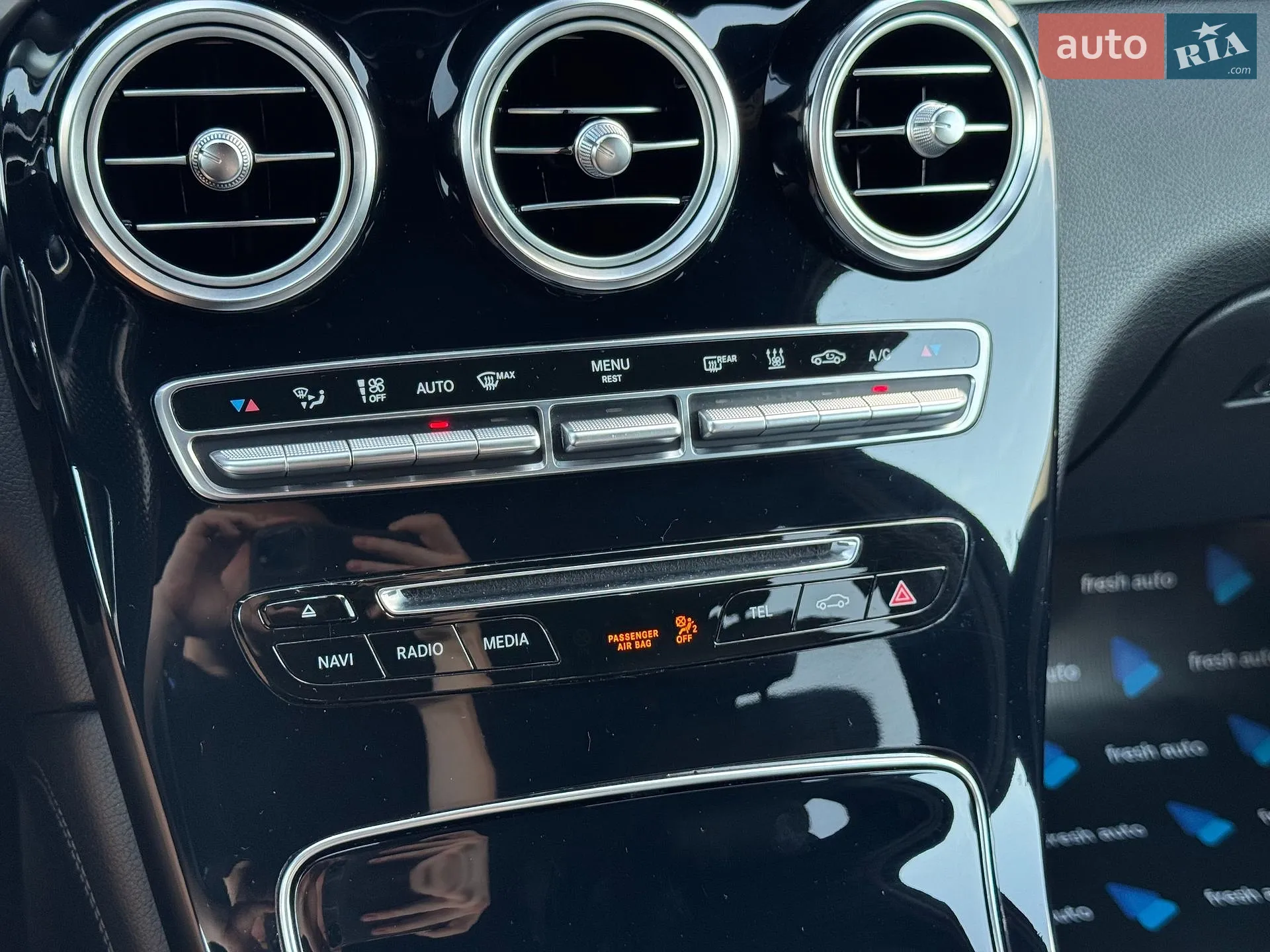2018 Mercedes-Benz GLC - мініатюра 23