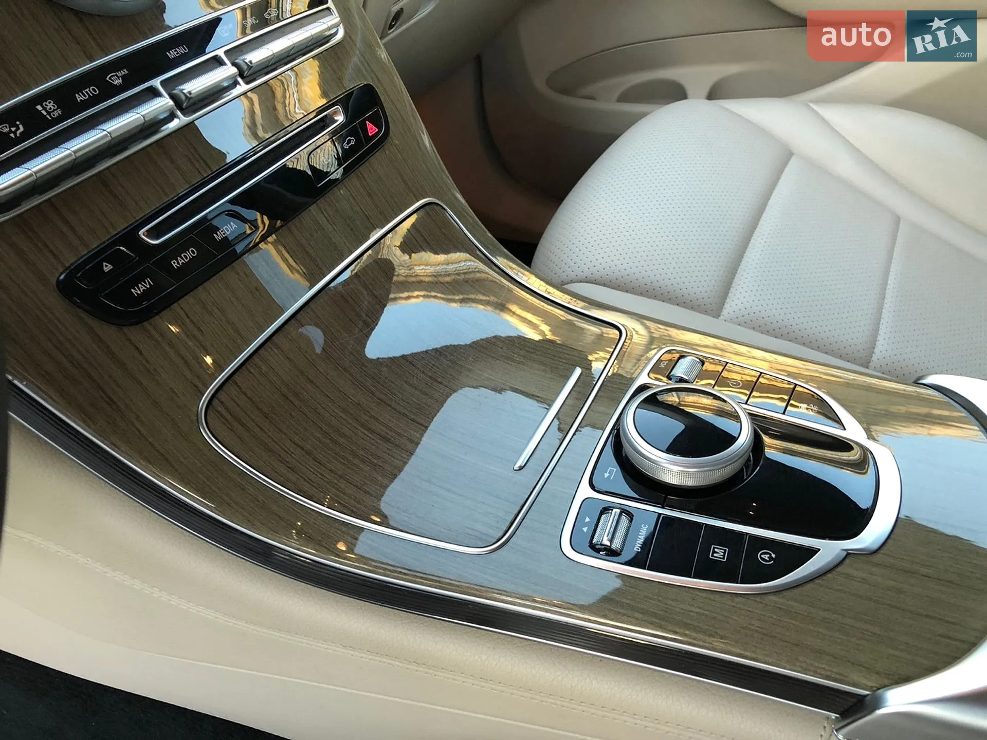 2018 Mercedes-Benz GLC - мініатюра 45