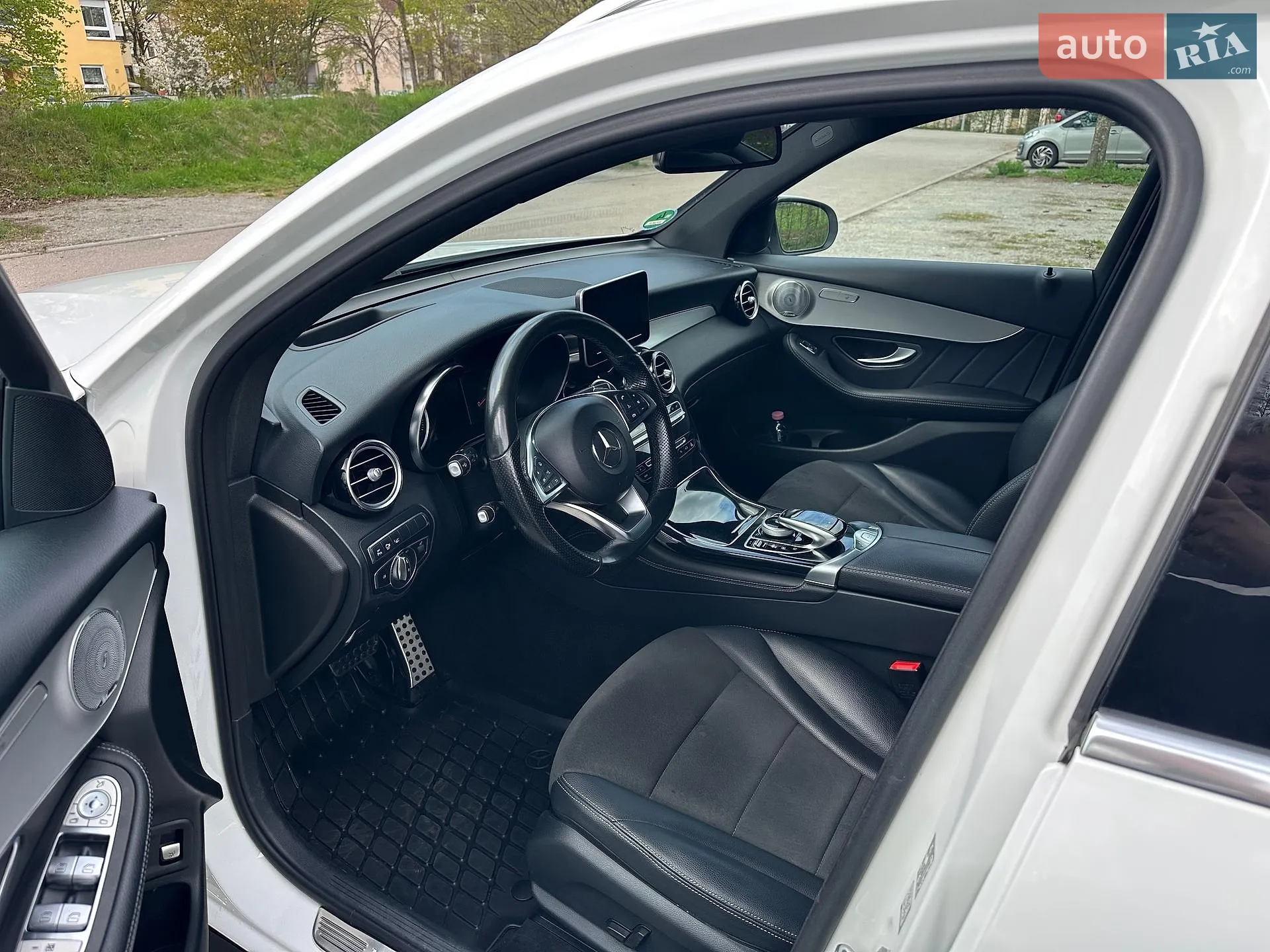 2017 Mercedes-Benz GLC - мініатюра 35