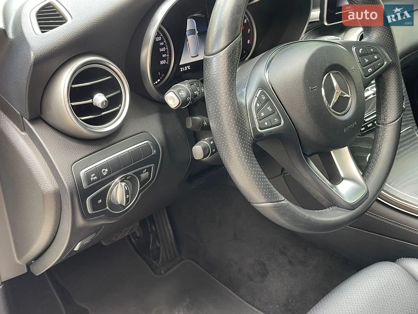 2018 Mercedes-Benz GLC - мініатюра 37