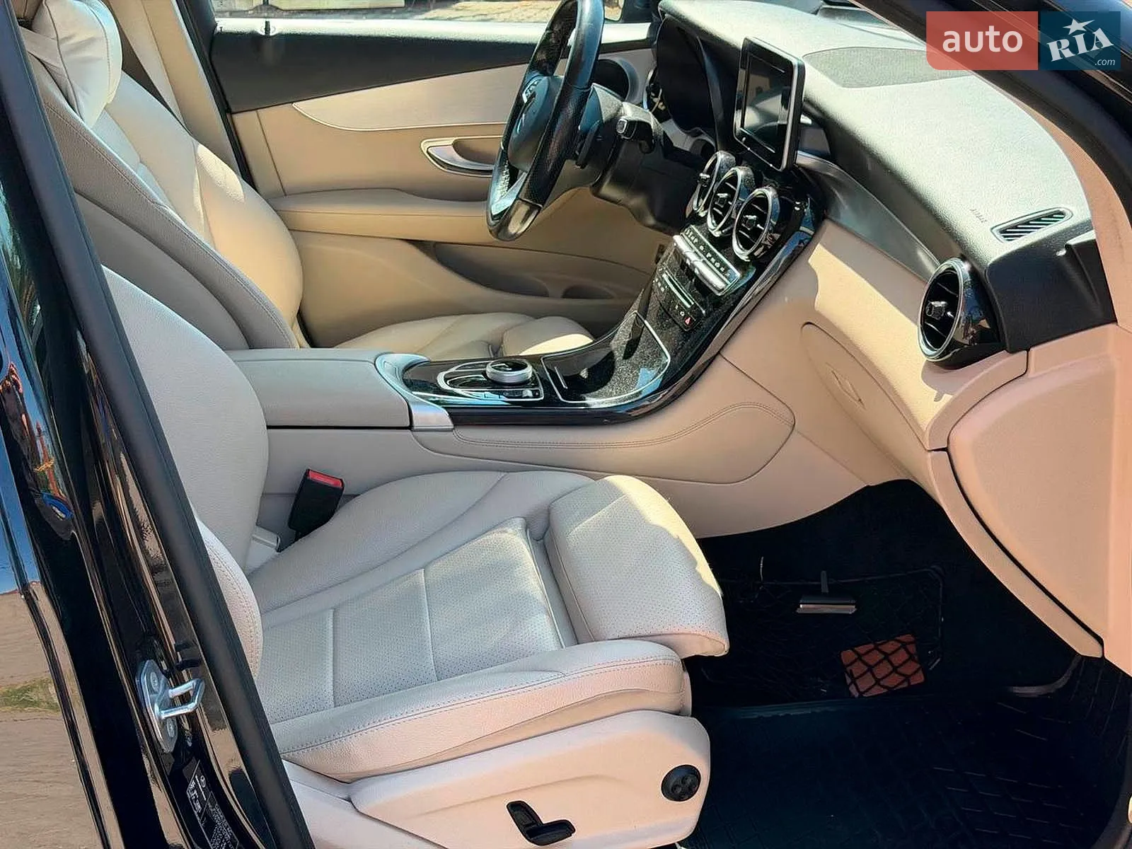 2016 Mercedes-Benz GLC - мініатюра 31