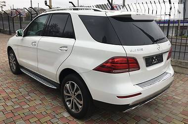 Позашляховик / Кросовер Mercedes-Benz GLE-Class 2016 в 