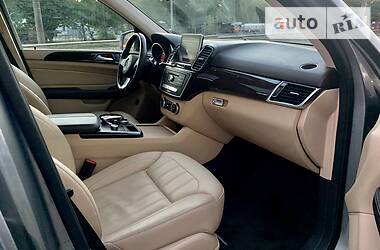 Позашляховик / Кросовер Mercedes-Benz GLE-Class 2016 в 