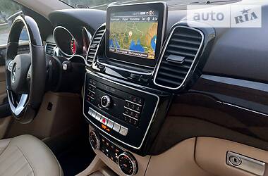 Позашляховик / Кросовер Mercedes-Benz GLE-Class 2016 в 