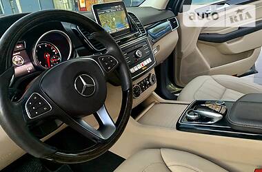 Позашляховик / Кросовер Mercedes-Benz GLE-Class 2016 в 