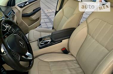 Позашляховик / Кросовер Mercedes-Benz GLE-Class 2016 в 
