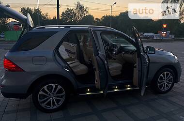 Позашляховик / Кросовер Mercedes-Benz GLE-Class 2016 в 