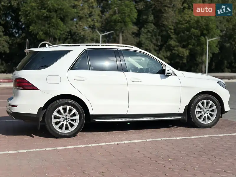 Позашляховик / Кросовер Mercedes-Benz GLE-Class 2017 в 