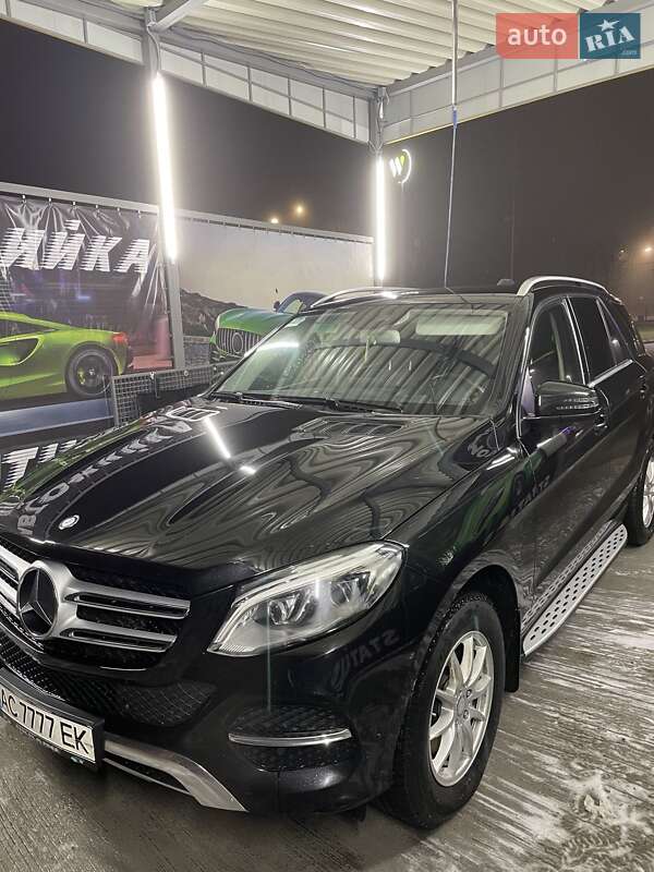 Позашляховик / Кросовер Mercedes-Benz GLE-Class 2016 в 