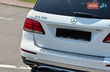 Позашляховик / Кросовер Mercedes-Benz GLE-Class 2015 в 
