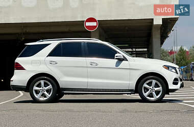 Позашляховик / Кросовер Mercedes-Benz GLE-Class 2015 в 