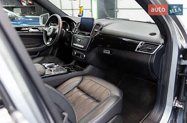 Позашляховик / Кросовер Mercedes-Benz GLE-Class 2016 в 