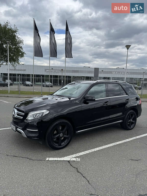 Позашляховик / Кросовер Mercedes-Benz GLE-Class 2015 в 