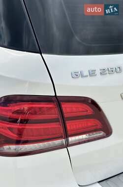 Внедорожник / Кроссовер Mercedes-Benz GLE-Class 2016 в 