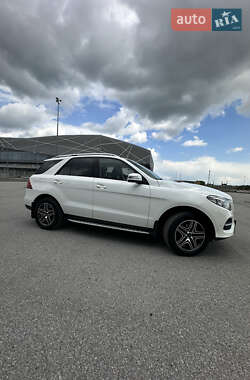 Внедорожник / Кроссовер Mercedes-Benz GLE-Class 2016 в 