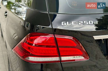 Позашляховик / Кросовер Mercedes-Benz GLE-Class 2017 в 