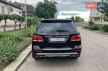 Позашляховик / Кросовер Mercedes-Benz GLE-Class 2016 в 