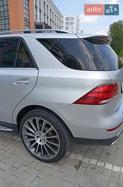 Внедорожник / Кроссовер Mercedes-Benz GLE-Class 2015 в 